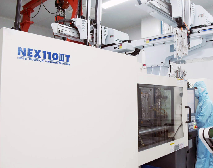 Injection molding equipment used for OEM laboratory plasticware production
